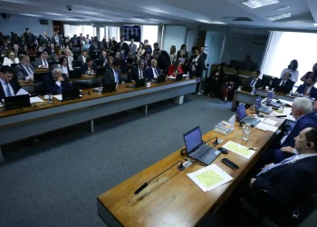 PEC da Blindagem é  rejeita por unanimidade na CCJ do Senado