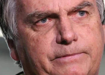 STF condena ex-presidente Jair Bolsonaro a 27 anos e três meses de prisão em regime fechado
