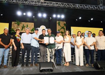 Governador Elmano de Freitas participa abertura do FestBerro, e vistoria obras em Tauá