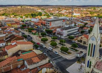 Mombaça celebra 174 anos com programação cultural e shows no “Viva Mombaça 2025”