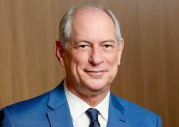 Após reunião em Fortaleza, Ciro Gomes é confirmado como pré-candidato ao Governo do Ceará em 2026