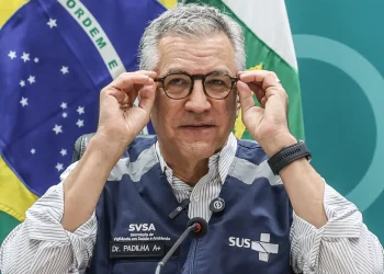 Brasil anuncia apoio humanitário à Venezuela após destruição de centro de diálise em ataque dos EUA