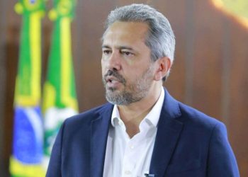 Elmano adota tom cauteloso após rompimento de Ivo Gomes e defende diálogo político