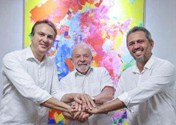 Camilo Santana pode  deixar o MEC para atuar na linha de frente das campanhas de Lula e Elmano
