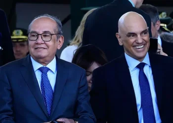 Moraes transfere a Gilmar habeas corpus que pode significar fim da prisão de Bolsonaro na Papudinha