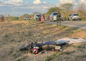 Motociclista morre após perder controle da moto e colidir com placa entre Crateús e Novo Oriente