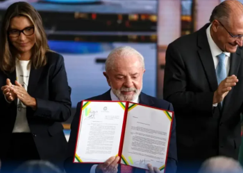 Lula barra projeto que poderia reduzir penas do 8 de janeiro e reacende embate entre Planalto e Congresso