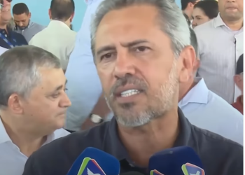 Elmano minimiza pesquisa eleitoral e diz que foco do governo é entrega de obras e serviços