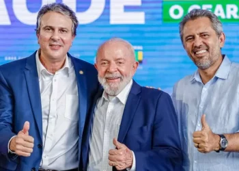 PT avalia Camilo Santana como alternativa para conter avanço de Ciro Gomes no Ceará em 2026