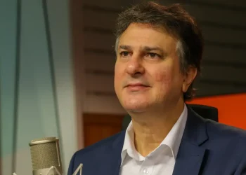 Camilo Santana sinaliza disposição para disputa eleitoral no Ceará em 2026