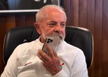 Governo eleva imposto de importação e deve encarecer celulares e máquinas industriais no Brasil