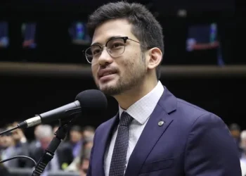 Deputado Brasileiro protocoliza PEC para limitar IPVA a 1% e propõe corte em emendas parlamentares
