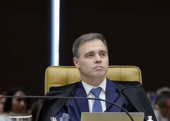 André Mendonça atende a Polícia Federal e autoriza quebra de sigilos de filho de Lula em investigação do INSS