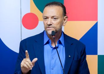 Presidente do PT alerta  sobre “maquiagem” em candidatura de Flávio Bolsonaro e convoca militância