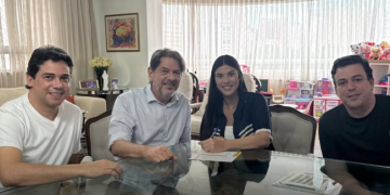 Manoela Pimenta filia-se ao PSB e consolida aliança estratégica com grupo de Cid Gomes