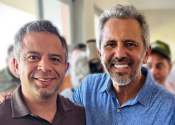 Governador Elmano de Freitas e prefeito Orlando Filho assinam ordem de serviço da estrada de Boa Vista nesta quarta-feira em Mombaça