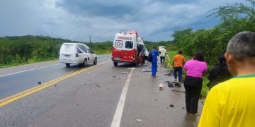 Tragédia na BR-222: Acidente entre ambulância e micro-ônibus deixa mãe e filha mortas em Forquilha