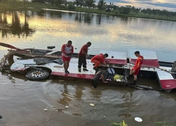 Tragédia na BR-222: Colisão entre ônibus e três carros deixa dois mortos e 14 feridos no Maranhão