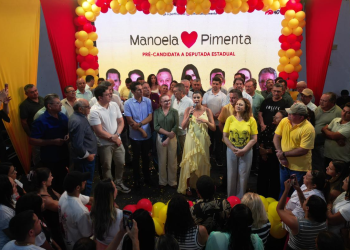 Manoela Pimenta lança pré-candidatura a deputada estadual em Pedra Branca com presença de lideranças políticas