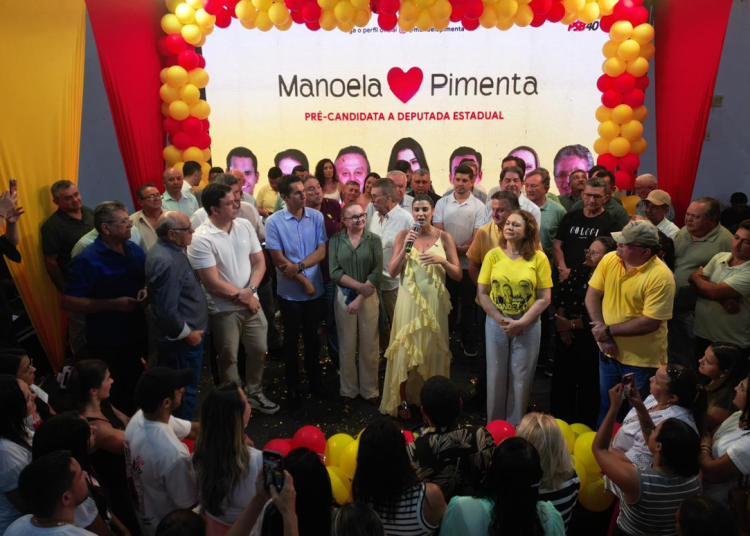 Manoela Pimenta lança pré-candidatura a deputada estadual em Pedra Branca com presença de lideranças políticas