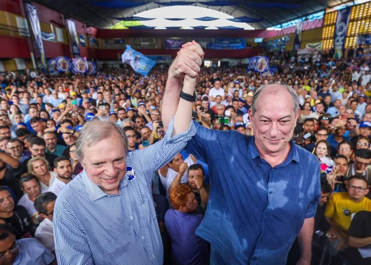 Ciro Gomes oficializa pré-candidatura ao Governo do Ceará pelo PSDB e convida Roberto Cláudio para vice