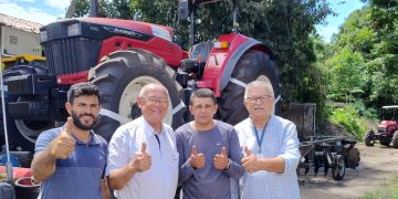 Pedra Branca – Trator e Implementos de R$ 620 Mil são Entregues em Fortaleza para a Região da Serra de Santa Rita