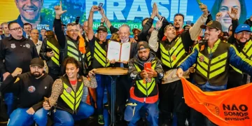Lula anuncia linha de crédito de R$ 30 bilhões com juros reduzidos para motoristas de aplicativos e taxistas em todo o Brasil