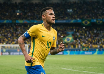 Boletim médico: lesão de grau 2 na panturrilha deve afastar Neymar dos gramados por até três semanas