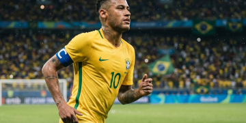 Boletim médico: lesão de grau 2 na panturrilha deve afastar Neymar dos gramados por até três semanas