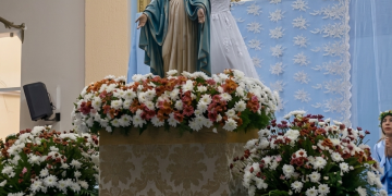 Tradição e devoção: Comunidade celebra com emoção a tradicional coroação de Nossa Senhora em Pedra Branca