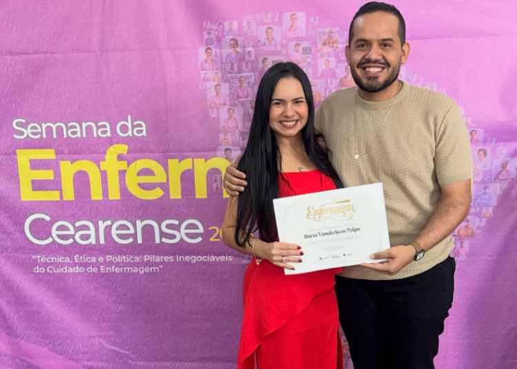 Enfermeira Dra. Vanderlucia Felipe é homenageada com a Comenda Gente que Ama Enfermagem pelo COREN-CE