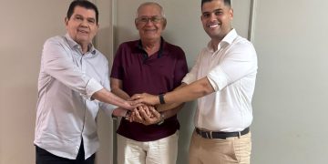 Pedra Branca – Mauro Filho garante R$ 620 mil e entrega dia 17, um trator e implementos a 19 associações de Santa Rita em Fortaleza