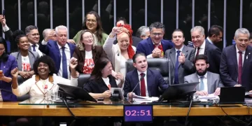 Câmara aprova fim da escala 6×1 em votação histórica; texto segue para o Senado