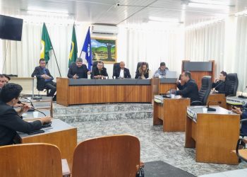 Câmara de Pedra Branca aprova concurso público e pacote de leis em sessão extraordinária