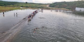 O Gigante do Sertão Desperta: Após 15 Anos, Açude Serafim Dias Volta a Sangrar em Mombaça