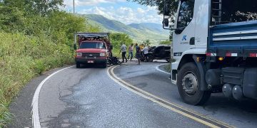 Colisão entre F-4000 e picape Toro é registrada na CE-168, em Pedra Branca