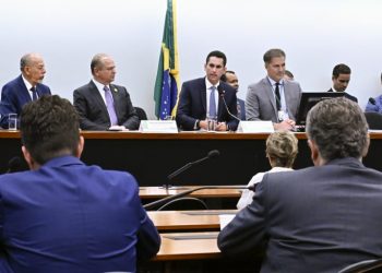 Cearense Domingos Neto assume presidência da Comissão Mista de Orçamento no  Congresso Nacional