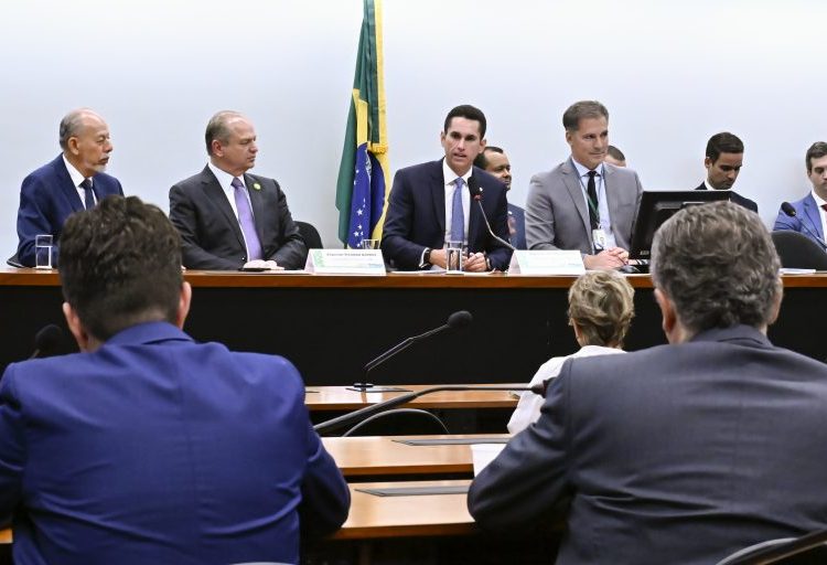 Cearense Domingos Neto assume presidência da Comissão Mista de Orçamento no  Congresso Nacional