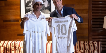 Ronaldinho Gaúcho na Itália: Craque Assina com o Ravenna e Volta ao Futebol Após Aposentadoria