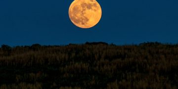 Fenômeno no céu: Lua de Morango ilumina a noite dos cearenses nesta segunda-feira (29)