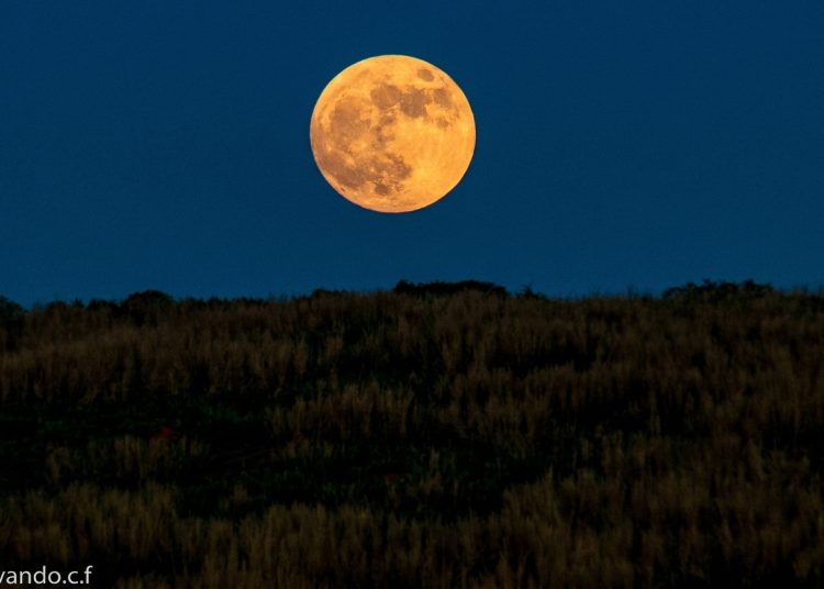 Fenômeno no céu: Lua de Morango ilumina a noite dos cearenses nesta segunda-feira (29)