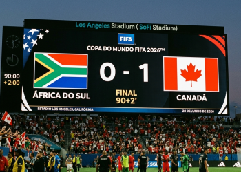Canadá vence África do Sul com gol nos acréscimos e vai às oitavas do Mundial
