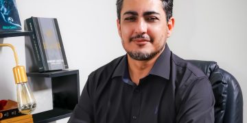 Escritor cearense une sertão, psicanálise e literatura em obras inspiradas na cultura dos Inhamuns