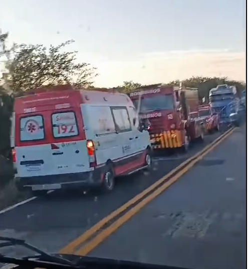 Tragédia na CE-187: Capotamento de Ônibus  deixa mortos e feridos entre Tauá e Quiterianópolis