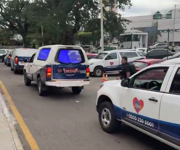 Chegada dos corpos dos atletas ao Ginásio Poliesportivo em Juazeiro do Norte é marcada por intensa comoção