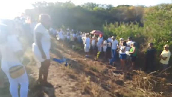 Comunidade do Trici se une em oração e homenageia jovens atletas vítimas de tragédia em Tauá