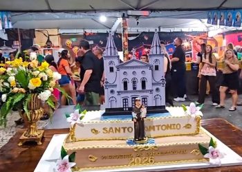 Tradição e Fé: Bolo de Santo Antônio é Arrematado por R$ 50,5 Mil em Quixeramobim