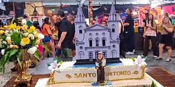 Tradição e Fé: Bolo de Santo Antônio é Arrematado por R$ 50,5 Mil em Quixeramobim