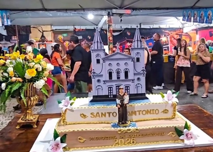 Tradição e Fé: Bolo de Santo Antônio é Arrematado por R$ 50,5 Mil em Quixeramobim