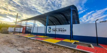 Prefeita Ivioneth Braga inaugura nova Quadra Poliesportiva em Capitão-Mor com grande Arraiá Cultural